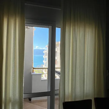 アパート Ledi Seaview Apartament2
